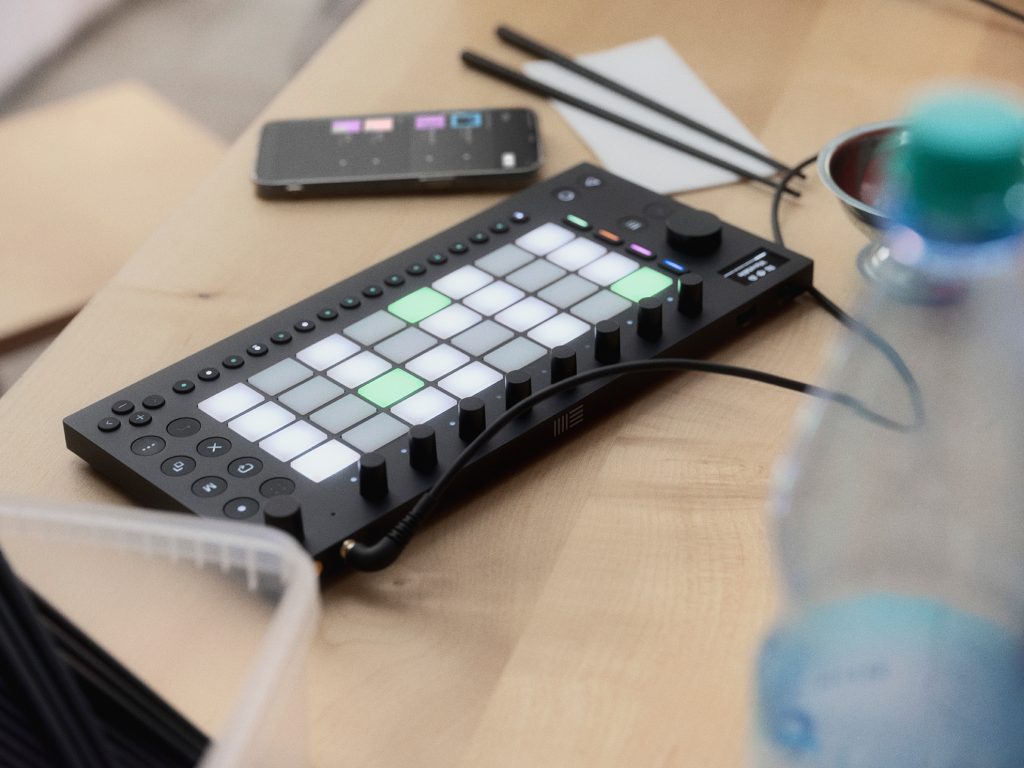 Moving Keyboard Instrument Ableton Move : L'Instrument Portable d'Ableton Est Disponible ...